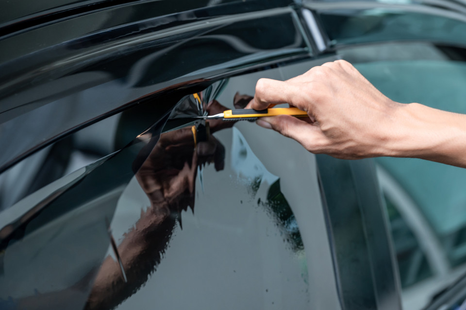 Tips for safely removing a vehicle wrap